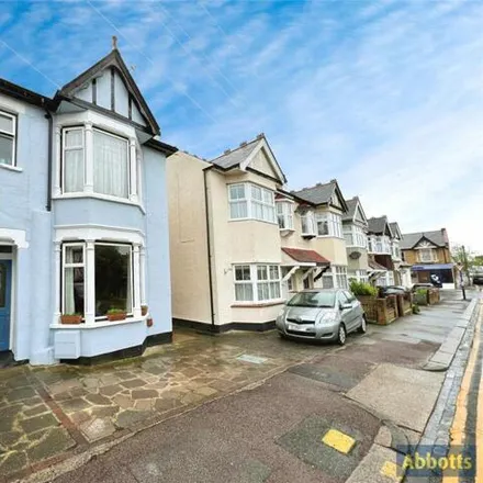 Buy this 3 bed duplex on Lymington Avenue in Leigh on Sea, SS9 2AW