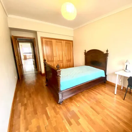 Rent this 4 bed room on Rua Poeta Bocage in 1600-240 Lisbon, Portugal