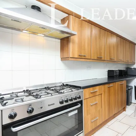 Image 3 - Penge East, Linden Grove, London, SE26 5PH, United Kingdom - Room for rent