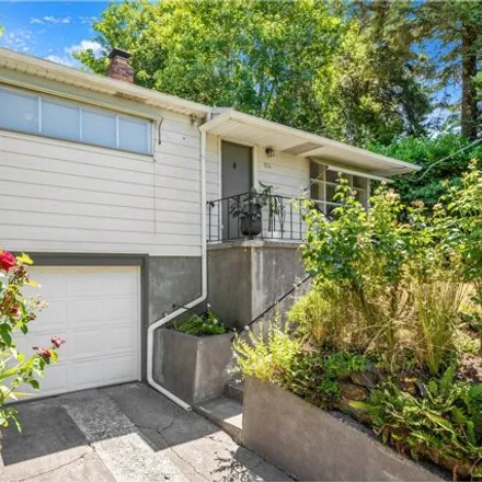 Buy this 2 bed house on 806 NE 91st Ave in Portland, Oregon