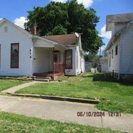 Buy this 3 bed house on 814 9th Street in Columbus, IN 47201