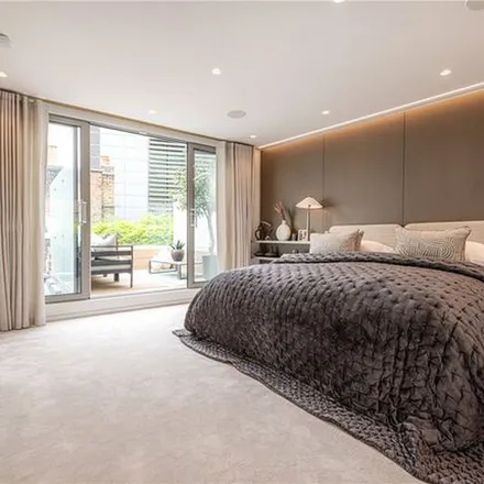 Rent this 3 bed apartment on 40 South Molton Street in East Marylebone, London