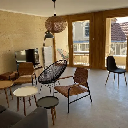 Rent this 6 bed apartment on 331 in 341 Chemin de Wette-Faÿs, 69300 Caluire-et-Cuire