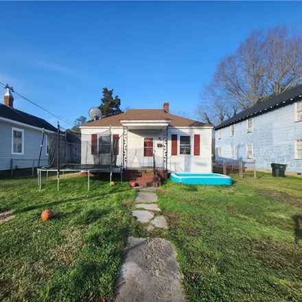 Buy this 2 bed house on 753 Walnut Street in Franklin, VA 23851