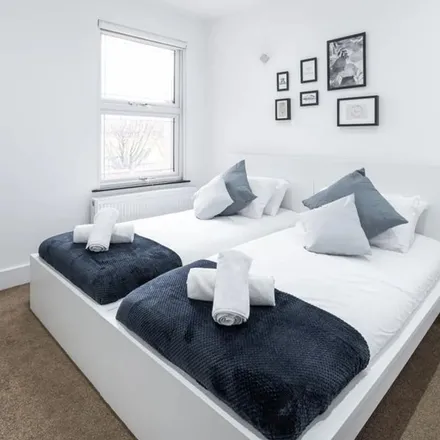 Rent this 6 bed apartment on 18 Audrey Road in London, IG1 2EA