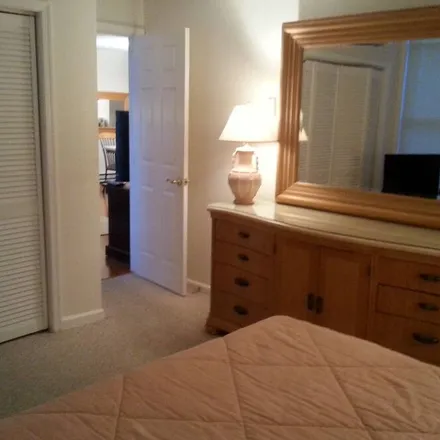 Rent this 3 bed condo on Stone Harbor in NJ, 08247