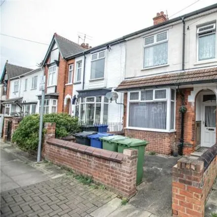 Rent this 1 bed room on 14 Manor Avenue in Grimsby, DN32 0QR
