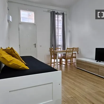 Rent this 2 bed apartment on Calle de Ramón Azorín in 51, 28047 Madrid