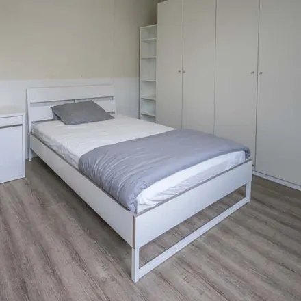 Rent this 3 bed room on Cesar Willem Ittmanpad in 1079 LL Amsterdam, Netherlands