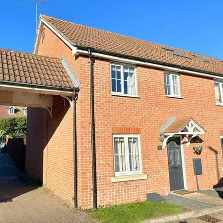 Buy this 3 bed house on Cowdrie Way in Chelmsford, CM2 6GL