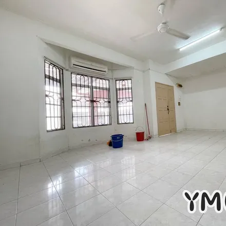 Rent this 4 bed apartment on unnamed road in Bandar Bukit Tinggi 2, 41200 Klang City