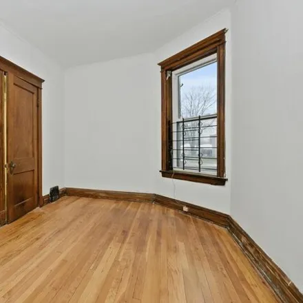 Image 9 - 6810 South Calumet Avenue, Chicago, IL 60619, USA - House for sale