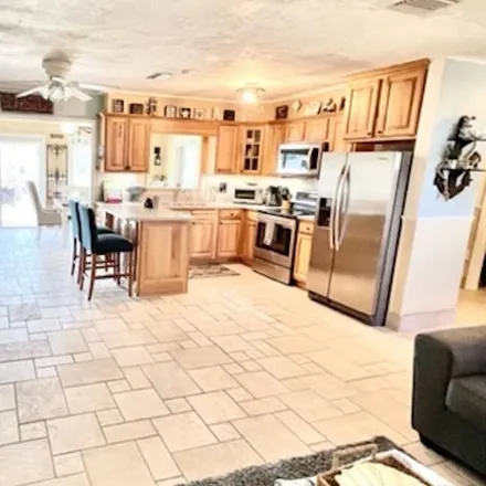 Rent this 4 bed house on Homosassa in FL, 34448