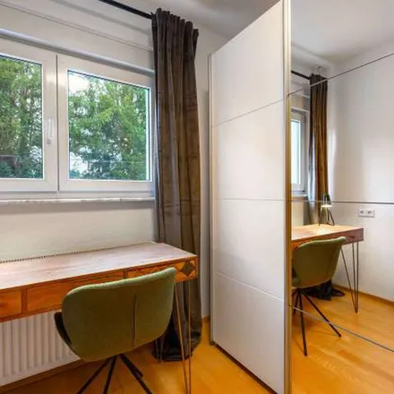 Rent this 3 bed apartment on Smaragdweg 16 in 70174 Stuttgart, Germany