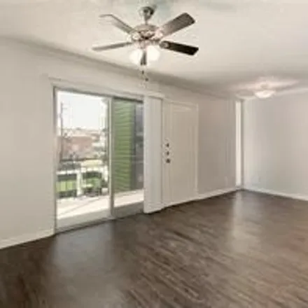 Image 3 - 2900 Cole St Apt 207, Austin, Texas, 78705 - Apartment for rent