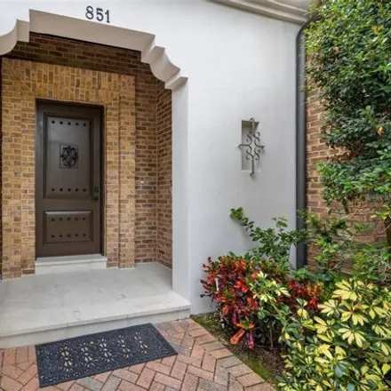 Image 3 - 899 Brightwaters Boulevard Northeast, Saint Petersburg, FL 33704, USA - House for sale