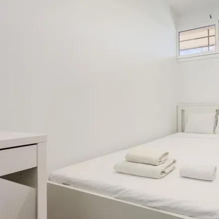 Rent this 5 bed room on Avinguda de Pompeu Fabra in 8-2, 08001 Barcelona