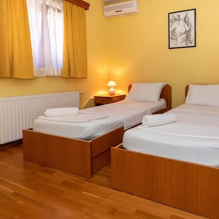 Rent this 4 bed house on 20341 Kula Norinska