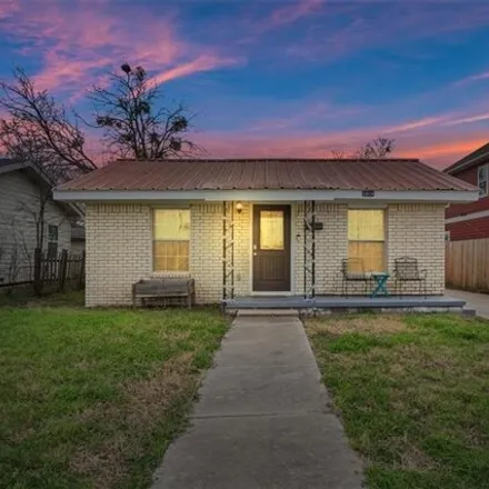 Buy this 3 bed house on 1719 South 16th Street in Waco, TX 76706