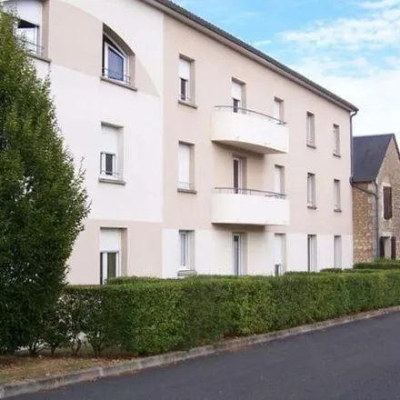 Rent this 3 bed apartment on 14 Rue du Petit Bonneveau in 86000 Poitiers, France