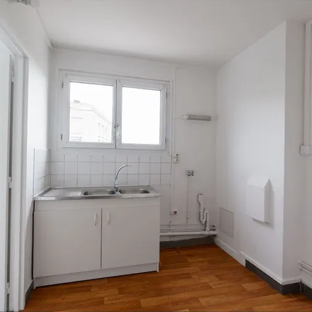 Rent this 3 bed apartment on 3 Rue de la Ceinture in 78000 Versailles, France