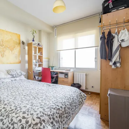 Rent this 4 bed room on Smart Bar in Avinguda Meridiana, 08001 Barcelona