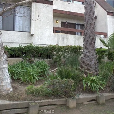 Buy this 2 bed condo on 674 West Hyde Park Boulevard in Inglewood, CA 90302