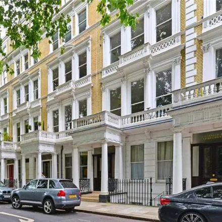 Buy this 2 bed apartment on Courtfield House in Londres, London