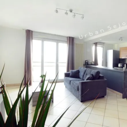 Rent this 1 bed apartment on Décines-Charpieu