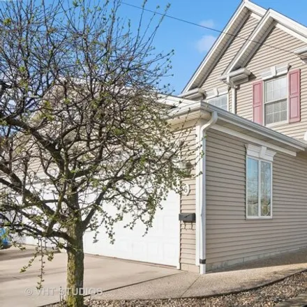 Rent this 3 bed house on 10 South Grant Street in North Aurora, IL 60542