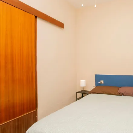 Rent this 5 bed room on Carrer de Baldoví in 46002 Valencia, Spain