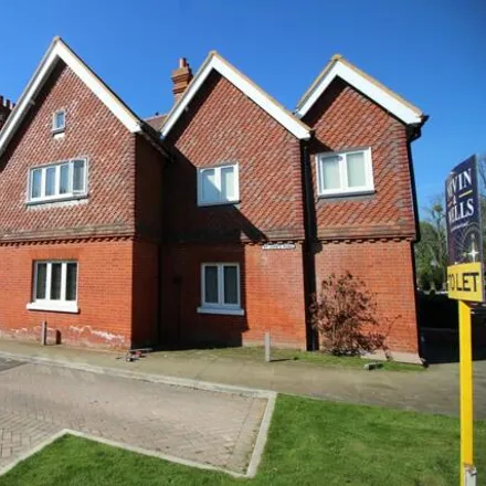 Rent this 3 bed apartment on St Jude's Road in Englefield Green, TW20 0BF