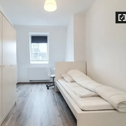 Rent this 3 bed room on Kottbusser Damm 31 in 10967 Berlin, Germany