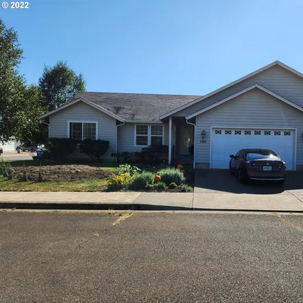 Buy this 3 bed house on 1742 Pinecrest Avenue in Sutherlin, Douglas County