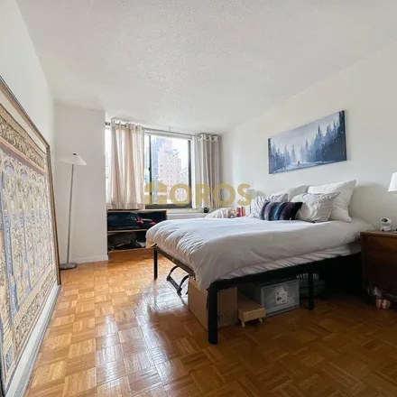 Rent this 1 bed apartment on Van Leeuwen in 432 3rd Avenue, New York
