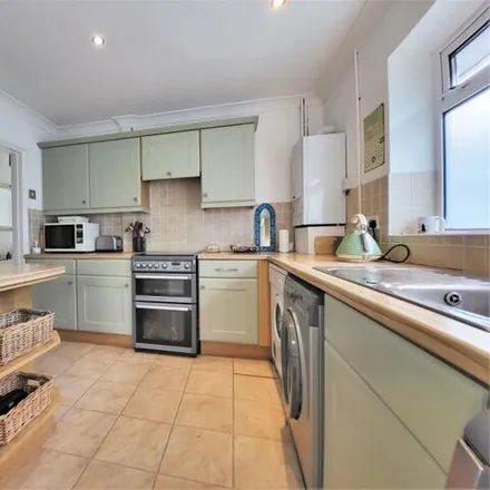 Image 5 - Aldwick Crescent, Worthing, BN14 0AR, United Kingdom - House for sale