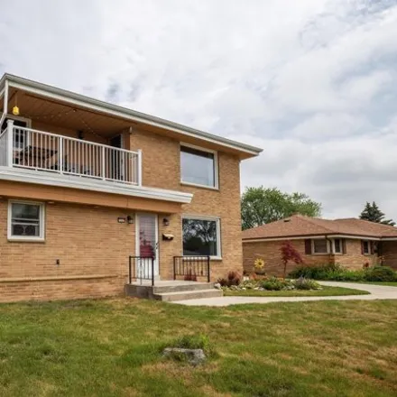 Buy this studio house on 7200 in 7200A West Tripoli Avenue, Milwaukee