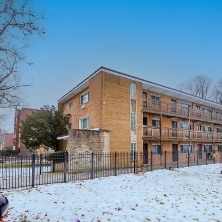 Buy this studio house on 7528-7530 South Saginaw Avenue in Chicago, IL 60617