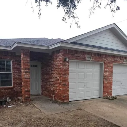 Rent this 3 bed house on 988 Jenni Drive in Midlothian, TX 76065