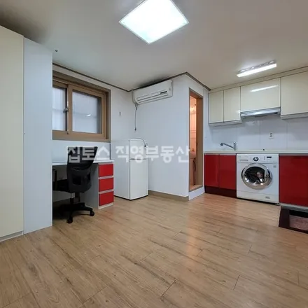 Rent this studio apartment on 서울특별시 관악구 봉천동 1622-11