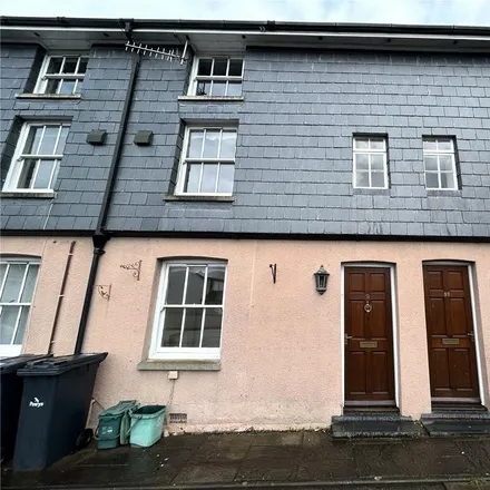 Rent this 3 bed townhouse on Bryn-du Road in Llanidloes, SY18 6EP