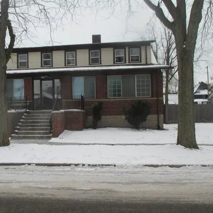 Rent this 3 bed house on 86 2nd Street in Mount Clemens, MI 48043