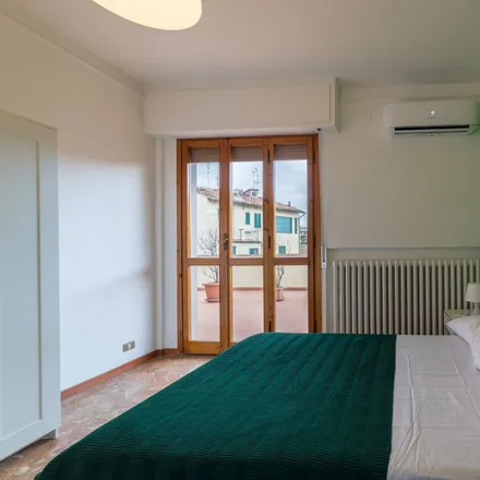 Image 2 - Piazza Augusto Conti, 50132 Florence FI, Italy - Room for rent