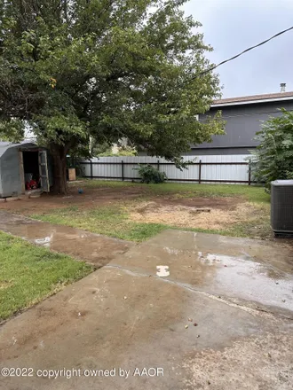 Image 4 - 720 Oak Street, Dimmitt, TX 79027, USA - House for sale