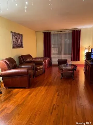 Image 4 - 211-05 75th Avenue, New York, NY 11364, USA - Apartment for sale