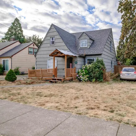 Buy this 5 bed house on 580 West Grant Street in Lebanon, OR 97355