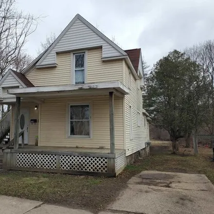 Buy this 3 bed house on 230 Woodworth Avenue in Alma, MI 48801