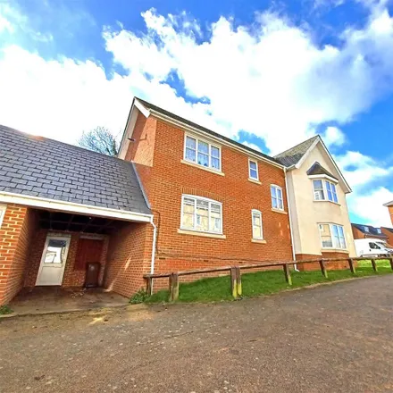 Rent this 4 bed house on Gun Tower Mews in Borstal, ME1 3GU