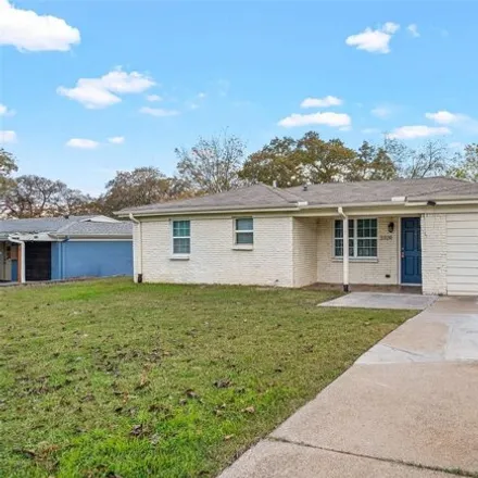 Rent this 4 bed house on 3781 Delaware Trail in Lake Worth, Tarrant County
