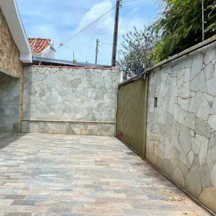 Rent this 3 bed house on Avenida Taquaritinga in Jardim Brasil, Araraquara - SP